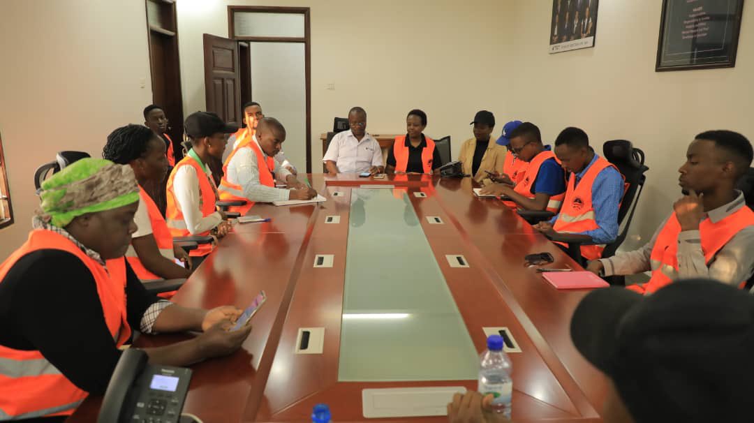 UgandaChamber's tweet photo. Our #90DaysOfOil Ambassadors have started off the day with a visit to the @PAU_Uganda office in Hoima before heading to Kikuube! https://t.co/aWHPP4evYb