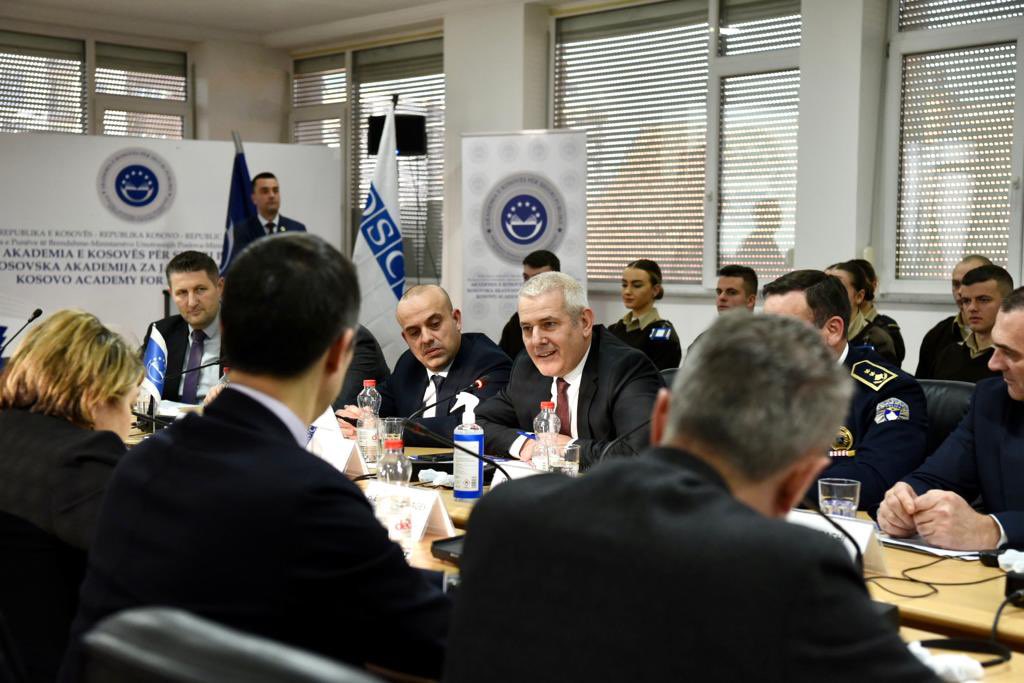 GeBraeutigam's tweet photo. 🙏 to Amb Davenport &amp; his dedicated team at the #OSCE field mission in 🇽🇰 for organizing our visit.
Great to see first hand the excellent work of @OSCEKosovo, supporting🇽🇰 institutions &amp; civil society in fostering democratization, human rights &amp; public safety.

Next leg is Serbia https://t.co/kK2GMBqqWR
