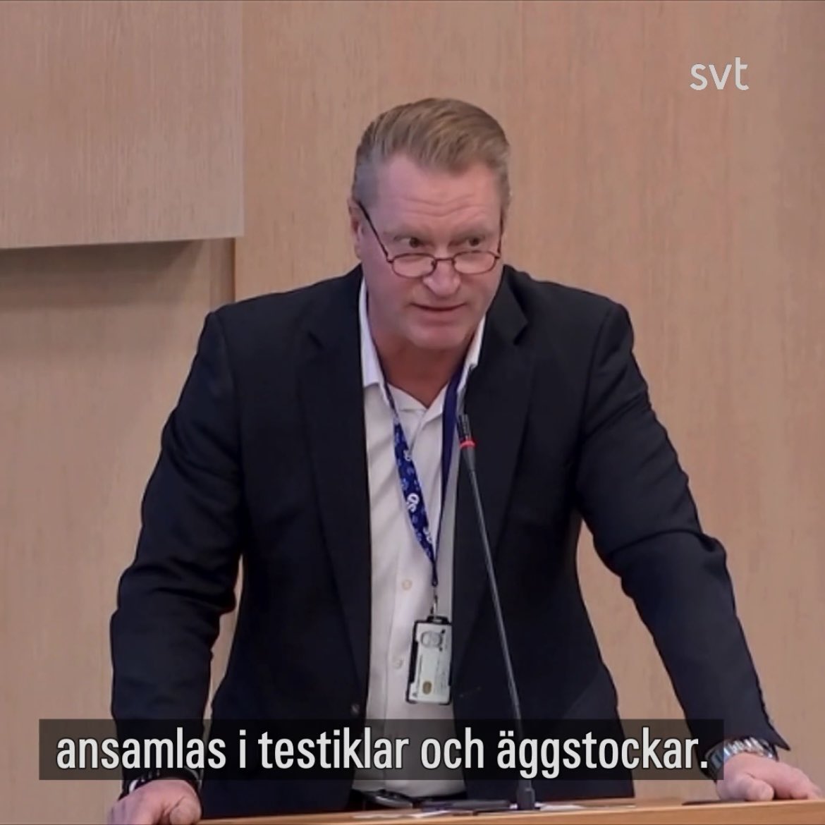 veolenes's tweet photo. Sverigedemokraten Martin Siltanen von Bell har ”läst på lite” och upptäckt ”väldigt intressanta bevis” för att vaccin steriliserar oss och tyckte att det var en bra idé att läsa högt i regionfullmäktige. https://t.co/VTtVRakEwn