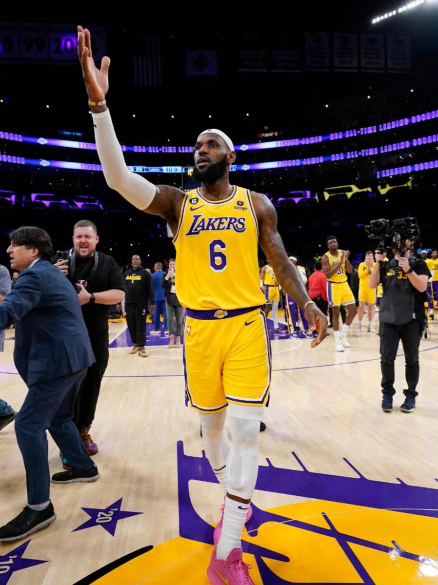 libe's tweet photo. 🏀 LeBron James devient le meilleur scoreur de l’histoire de la NBA : https://t.co/udit8hFzuT https://t.co/hQV3dfcrL3