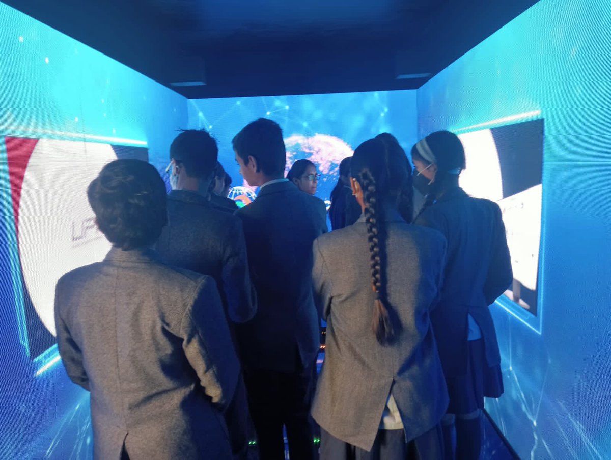 _DigitalIndia's tweet photo. The #DigitalIndia Mobile Van reaches @CmsJaiJagat Lucknow. Students were enthralled to experience the immersive show and AR/VR show. Here are a few glimpses!
#G20India #G20DEWG @g20org @PibLucknow @UPGovt @GoI_MeitY https://t.co/4Gp2jtGWkJ
