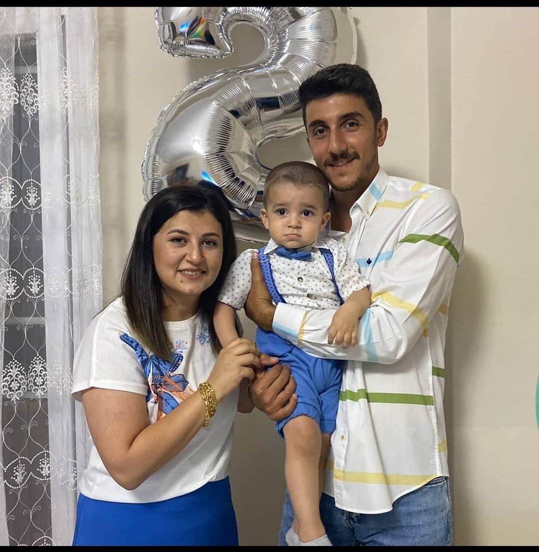 BabucElif's tweet photo. #sesvar
#seferberlik
#hatayyardimbekliyor
3 GÜN OLDU HALA İLK DEPREMDEN BERİ ENKAZ ALTINDALAR LÜTFEN DESTEK EKİP GÖNDERİN LÜTFEN. KUZENİM REYHAN BABUÇ AHRAZOĞLU EŞİ VE BEBEĞİ ENKAZDA KURTULUŞ MAHALLESİ ŞEHİT ERDOĞAN KARAOĞLU CADDESİ KUPİK APT ATATÜRK HEYKELİ YANI KIRIKAN HATAY!! https://t.co/zU6awk471e