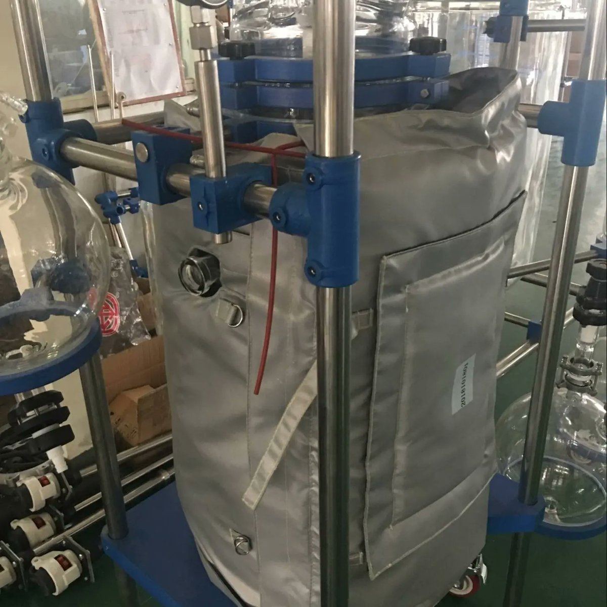 TOPTIONChris's tweet photo. 1L-250L jacketed reactor with chiller, heater, vacuum pump, with advantages of anti-corrosion, anti-rust &amp; various solvents.

DM: chris@toptionlab.com
Web: https://t.co/wON8Wi0C0t
Wechat/Whatsapp: +86 13384921389

#cbd #research #cbdprocessing #lab #pharmacy #medical #reactors https://t.co/EcjvXJRIwg