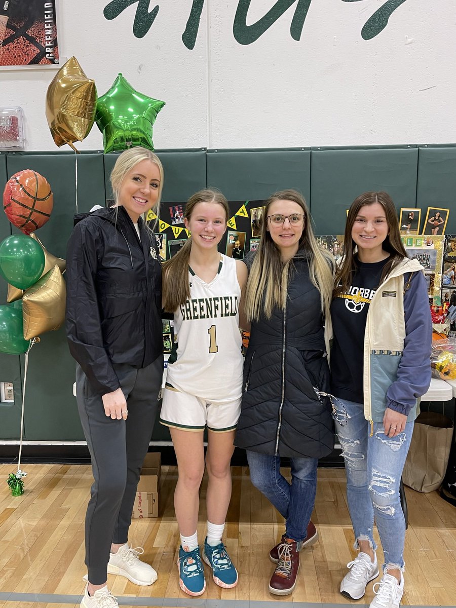 Incredibly blessed to have these legends come watch us play today. <a href="/DanaSchwab7/">Dana Schwab</a>, <a href="/EmmaGraetz/">Emma Graetz</a> and Josie Foshey. These are the girls I looked up to. For them to come out years later to support me/ us is humbling. Thank you!