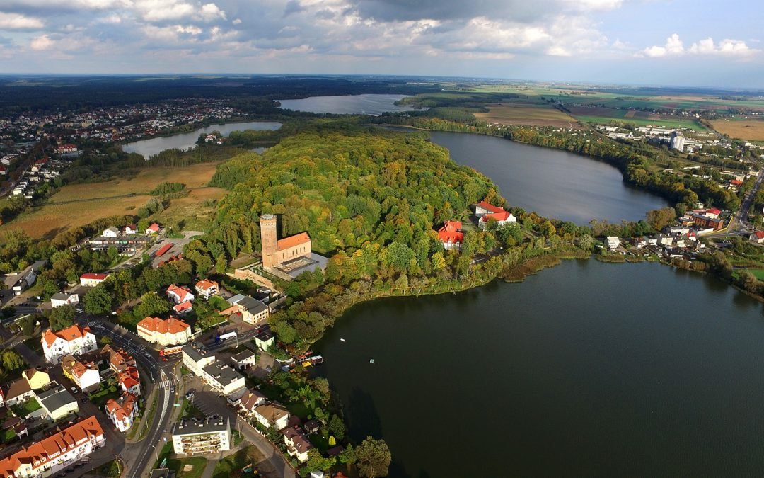 Dzien dobry Polsko - Polacy 🇵🇱

Człuchów (kaszub. Człuchòwò) – miasto w województwie pomorskim, siedziba powiatu człuchowskiego oraz gminy wiejskiej Człuchów.