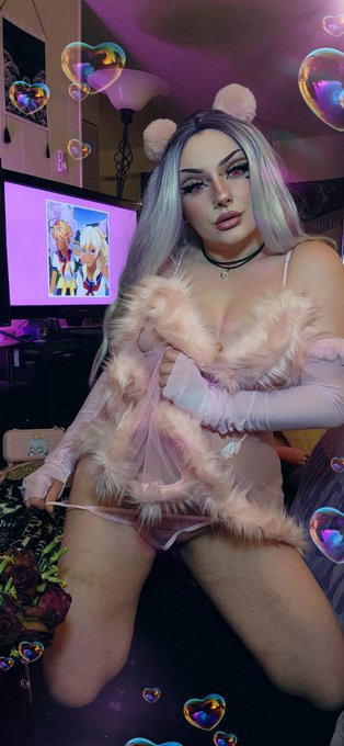 Guess what hot bimbo is coming back to Twitter? Hiiiieeeeeee~ Coming back strong with teaser from my