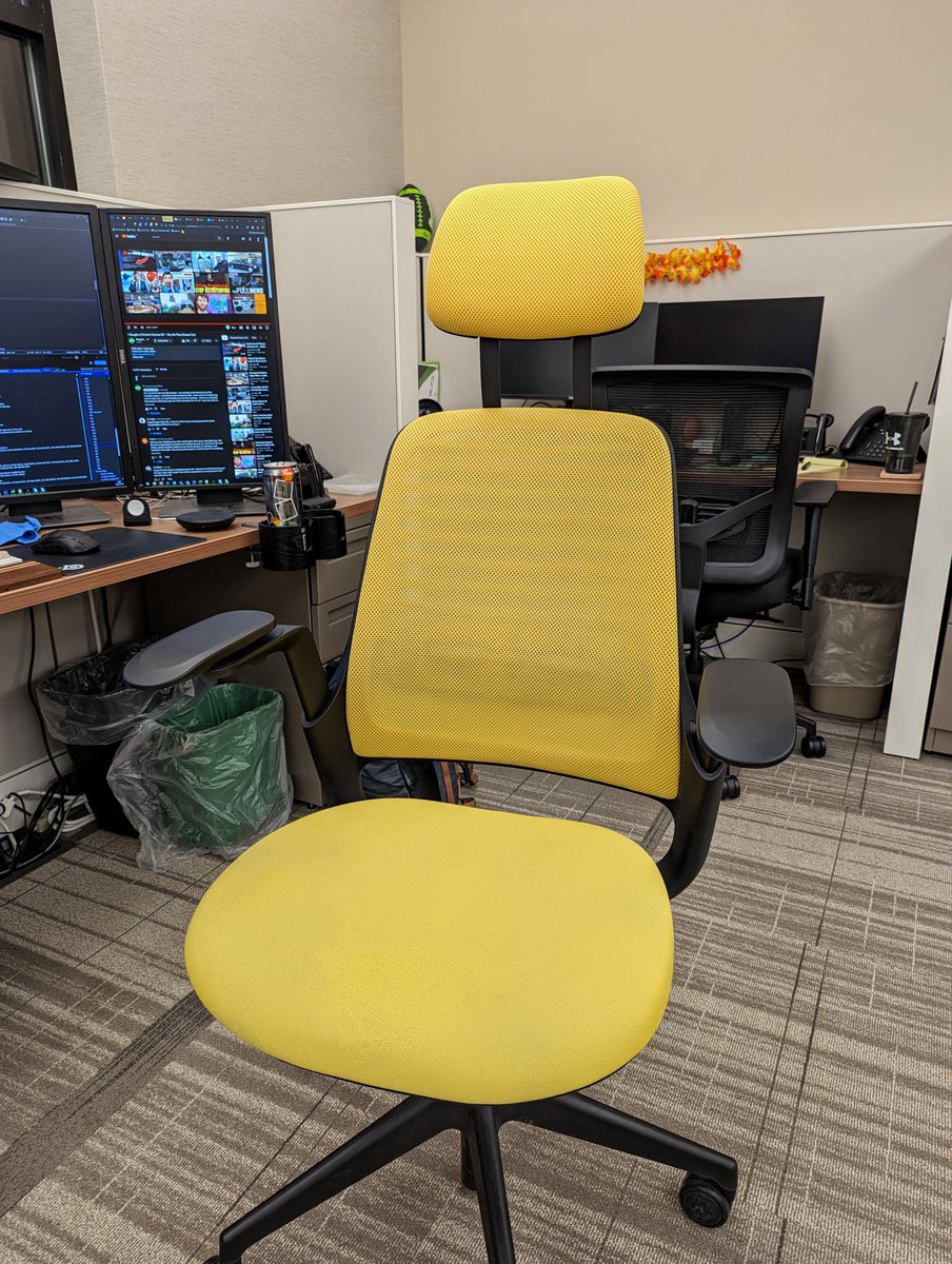 TheProfosist's tweet photo. The headrest for my @Steelcase #Series1 finall came in and I was even able to get it color matched! #TechPickups #TechLife https://t.co/ZzbaKTItal