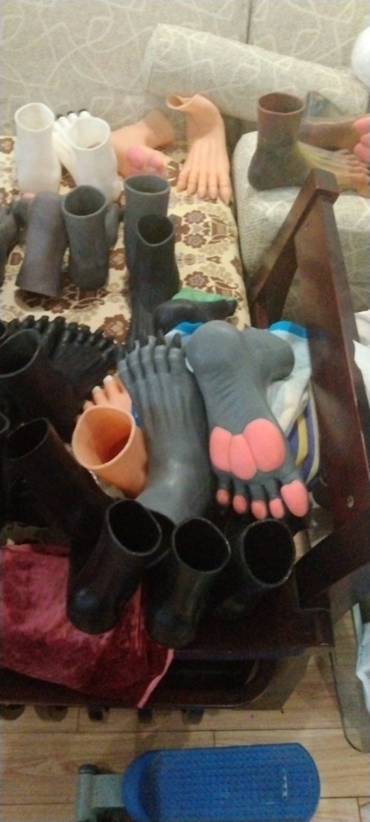 Xielmilano's tweet photo. Today marks my 50th sale and my first order to my friend in taiwan island.

Each 150 retweet I will choose one random person to giveaway a pair of pawsocks for free, shipping not included (50 usd)
10 pairs max

To enter please retweet and like.
End date is 8th of march 2023! https://t.co/ZUyu5YxQu5