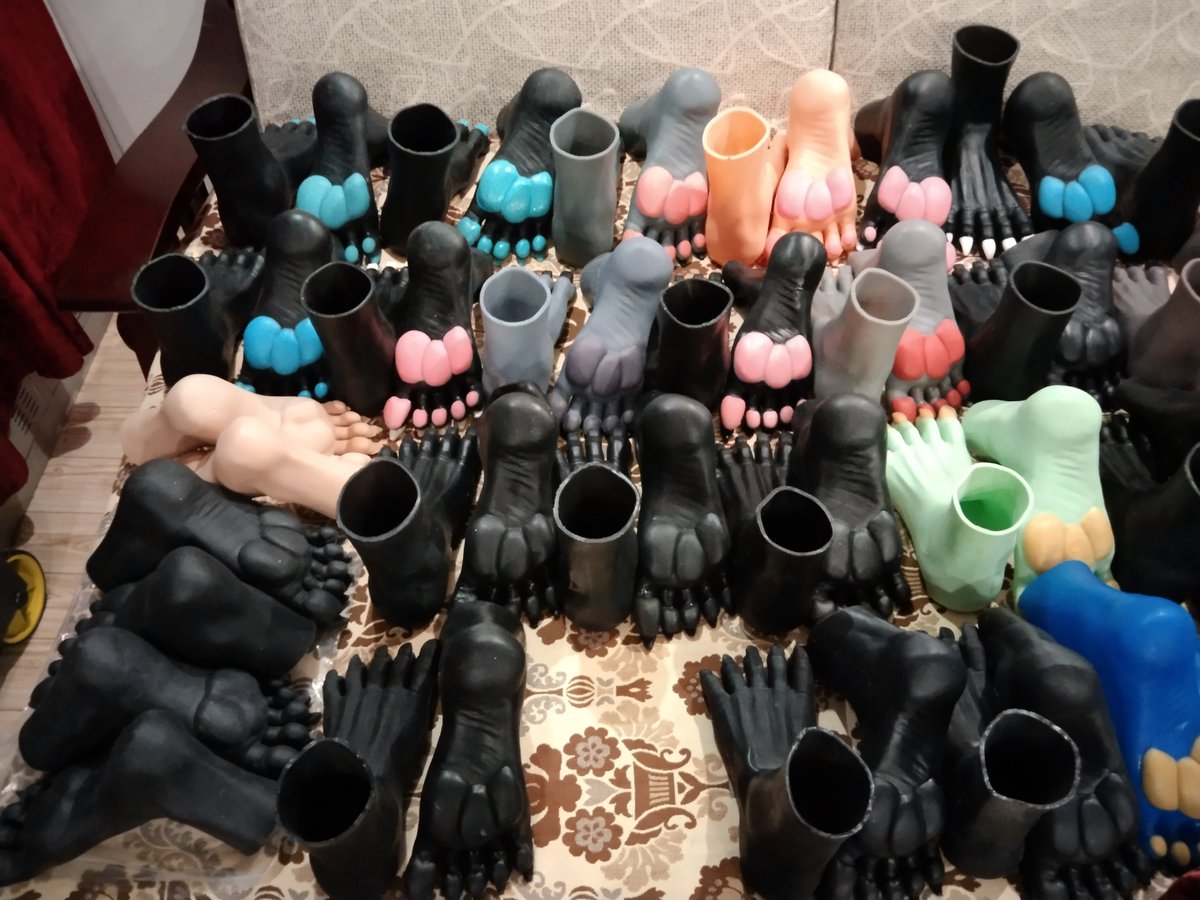 Xielmilano's tweet photo. Today marks my 50th sale and my first order to my friend in taiwan island.

Each 150 retweet I will choose one random person to giveaway a pair of pawsocks for free, shipping not included (50 usd)
10 pairs max

To enter please retweet and like.
End date is 8th of march 2023! https://t.co/ZUyu5YxQu5