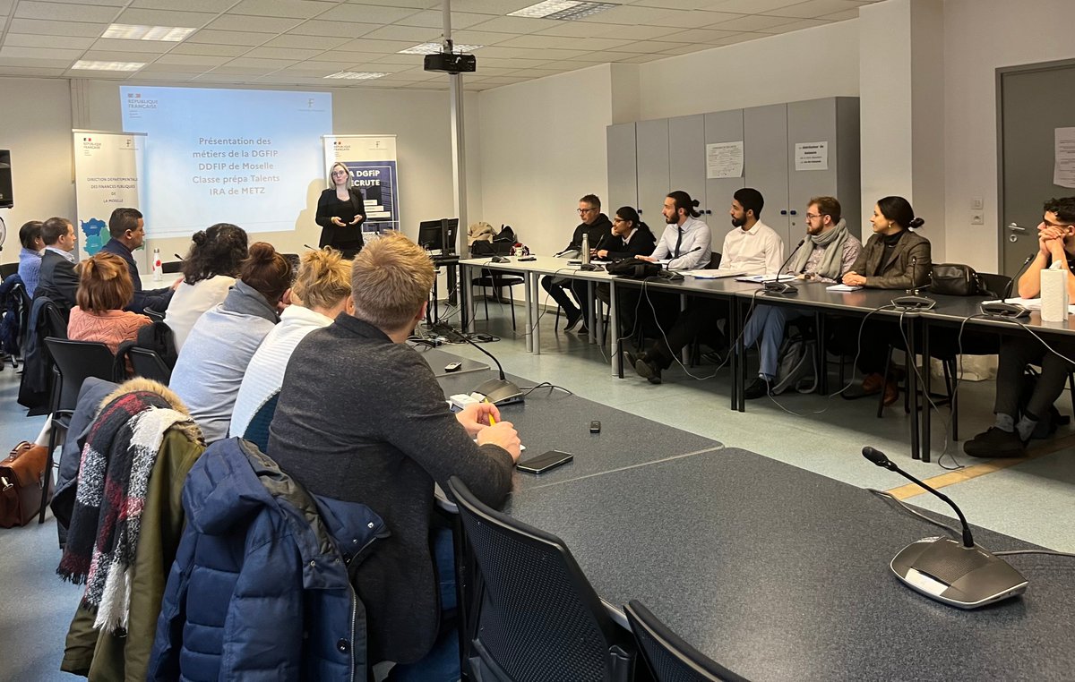 IRAdeMetz's tweet photo. Merci aux agents de la #DDFIP Moselle qui ont présenté leurs #métiers et fonctions aux élèves de la classe #Talents de Lorraine (site de Metz) qui se préparent aux #oraux d'admission des #concours d'inspecteurs et de contrôleurs des #financespubliques
#choisirleservicepublic https://t.co/JEwxzLejuh