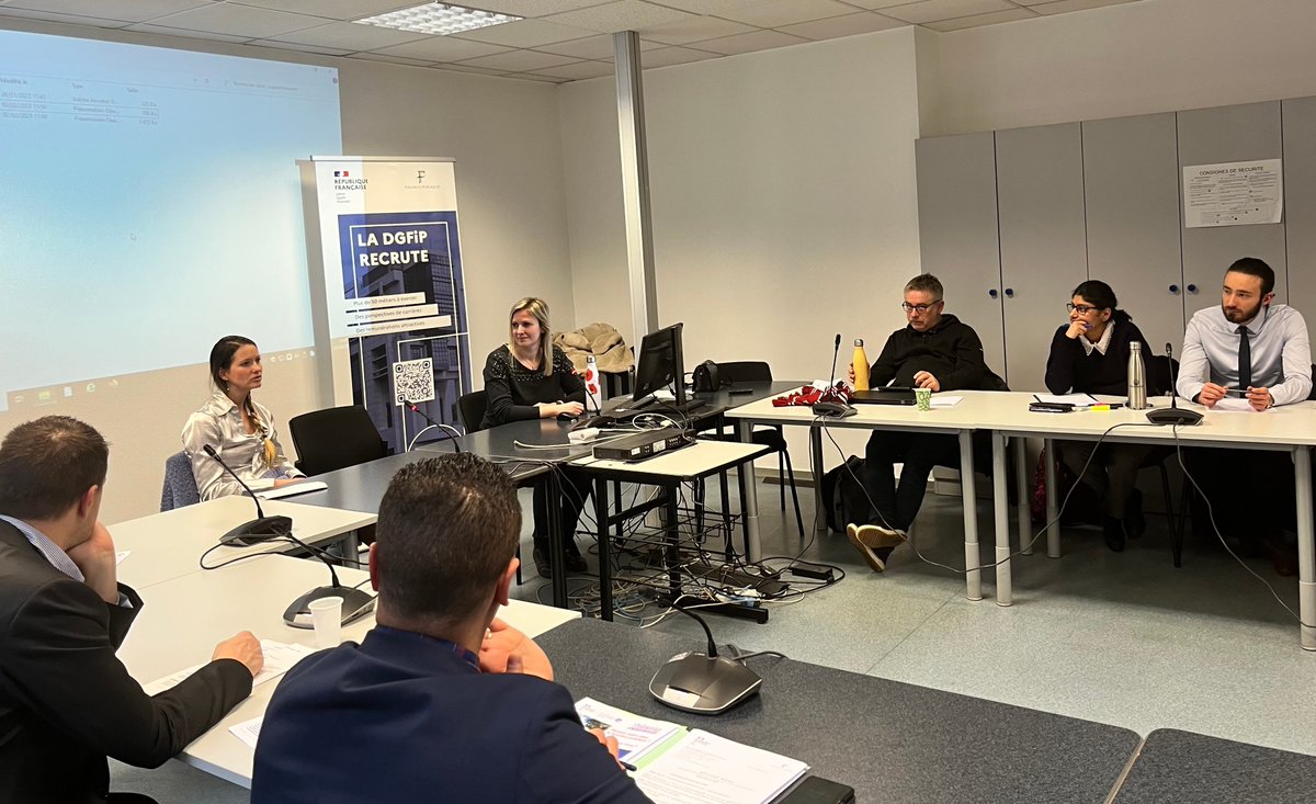 IRAdeMetz's tweet photo. Merci aux agents de la #DDFIP Moselle qui ont présenté leurs #métiers et fonctions aux élèves de la classe #Talents de Lorraine (site de Metz) qui se préparent aux #oraux d'admission des #concours d'inspecteurs et de contrôleurs des #financespubliques
#choisirleservicepublic https://t.co/JEwxzLejuh
