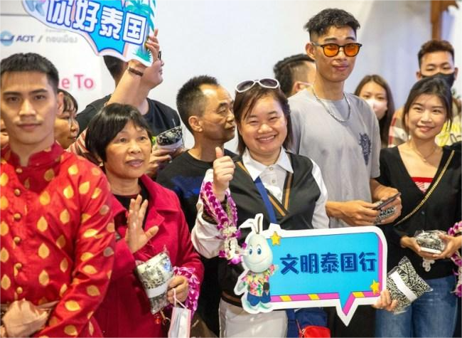 iChongqing_CIMC's tweet photo. Officials from the Thai tourism authority and the Chinese Embassy in Thailand welcomed the first two groups of about 20 tourists each from the southern Chinese city of Guangzhou at the international airport in Bangkok.
#Thailand #TourGroups #TOURISM

https://t.co/IAiUMPWPvT https://t.co/k0UCry7nph
