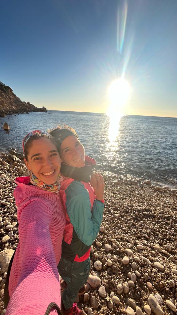 JuntasEsMejor's tweet image. AMIGA: del latín “amicus”que a su vez se deriva del verbo latín “amare”…AMAR 💝

Pues ahí radica todo, no creéis?🥰 En amar incluso el caos de la otra,admirar,reír y llorar

Y eso, es lo que intentamos desde hace 25 años🥰y seguiremos haciendo muchos más porque #JuntasEsMejor 💜