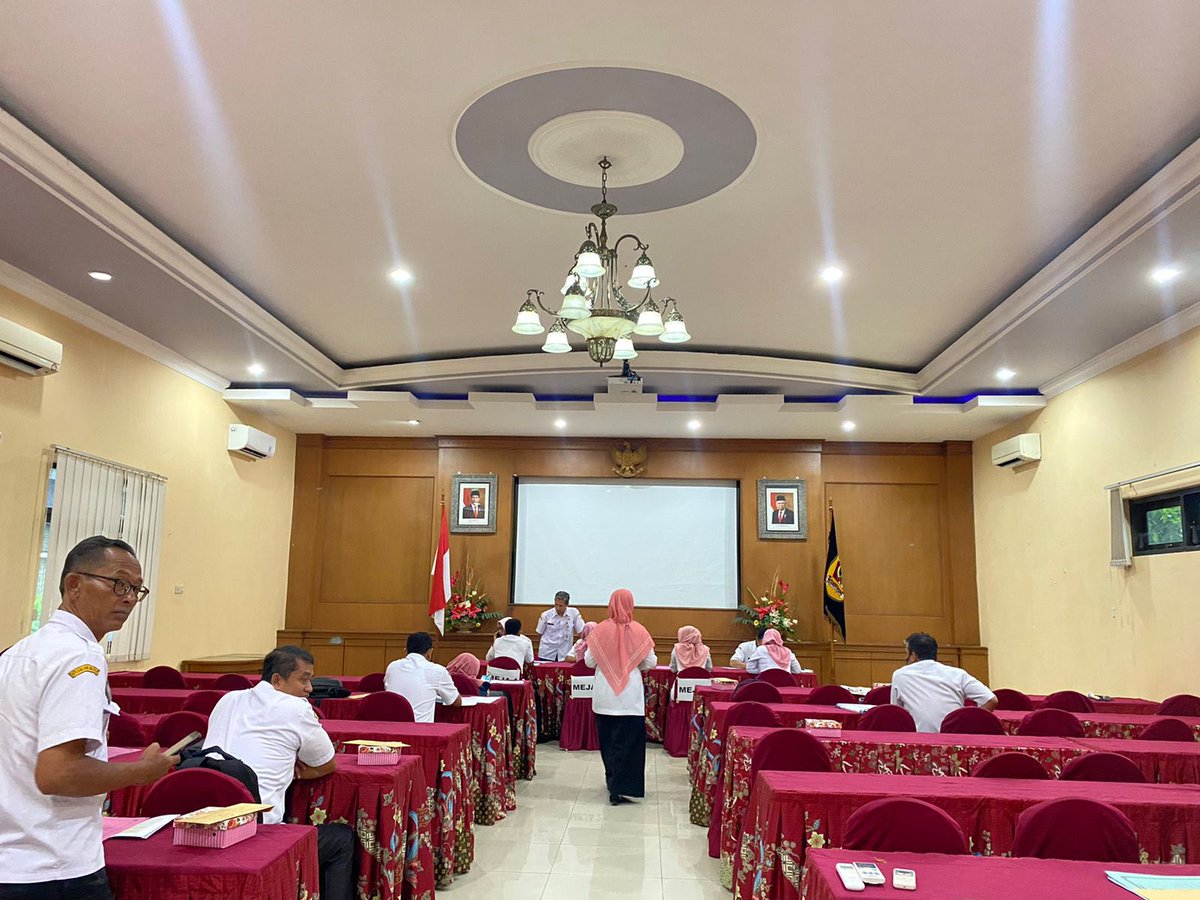bkpsdmwonogiri's tweet photo. Desk penyusunan kebutuhan asn ta 2024
#jokosutopo
#mbangunwonogiri
#gonyawiji
#masjekek https://t.co/gWhb3rvD7w
