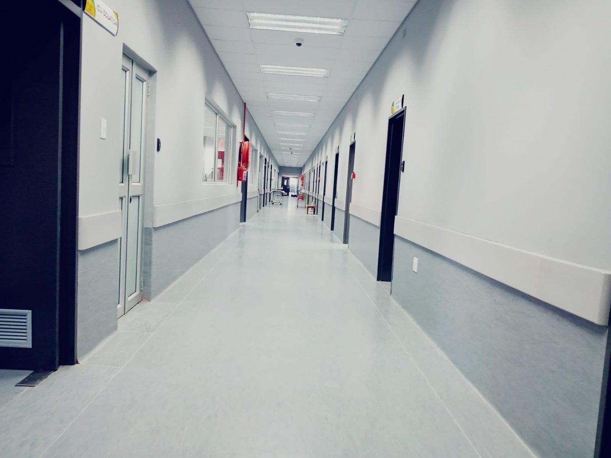 PhophiRamathuba's tweet image. We have to normalize this;how our workplace must look like. Our workplace remains a place of healing.We made a commitment last year and we delivered Its possible &amp;amp;the right thing to do Our biggest ICU in the province Pietersburg Hospital Thank you team ⁦@HealthLimpopo⁩