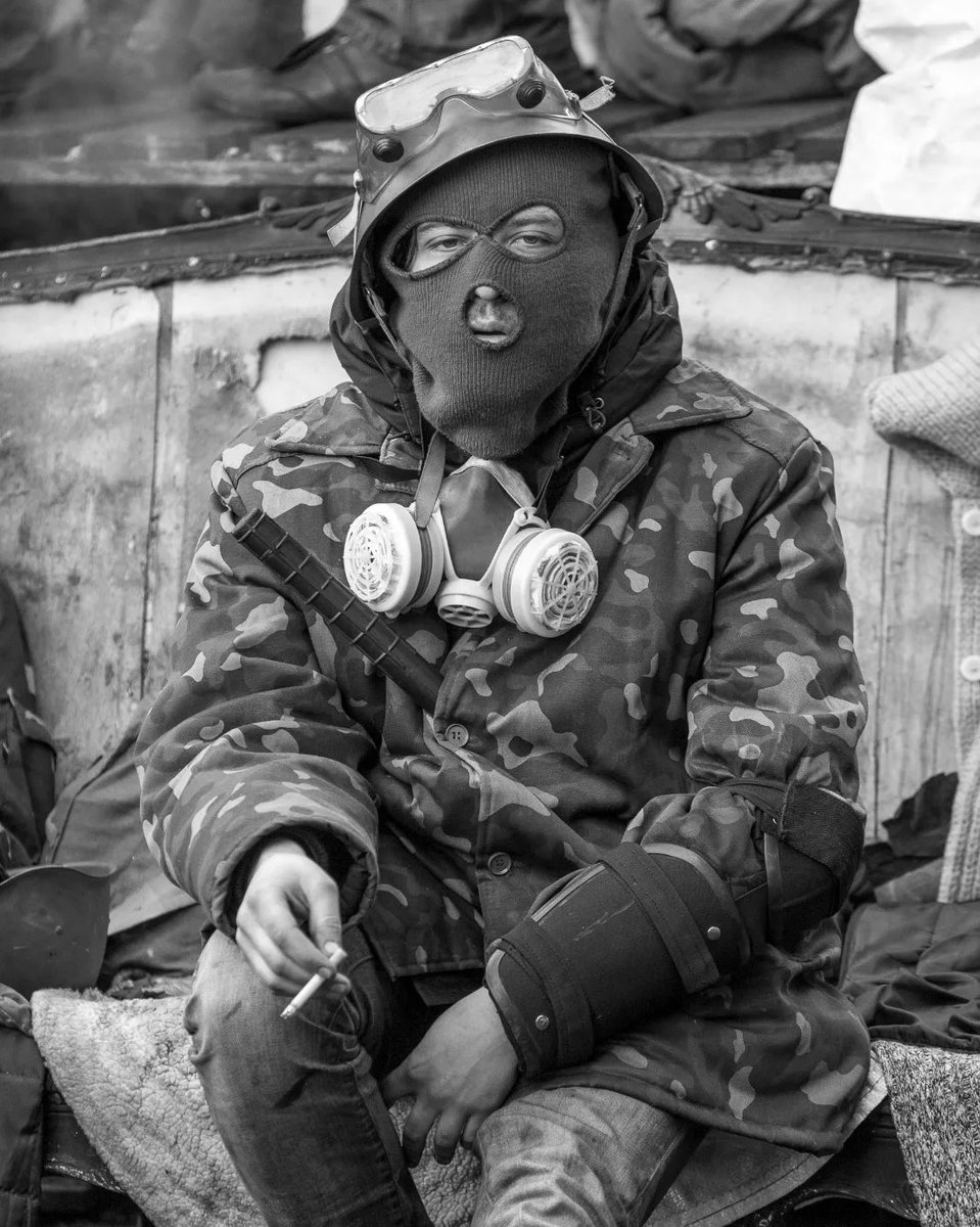 EdicionesLarrad's tweet image. Algunas imágenes de la obra de @AmadorGuallar "Los girasoles de hierro".
Una guerra que todavía está activa pero cada vez más "olvidada".
Adéntrate en las páginas de la obra de #AmadorGuallar y conoce más de cerca el conflicto.
#rusia #ucrania #guerra #periodismo #fotoperiodismo