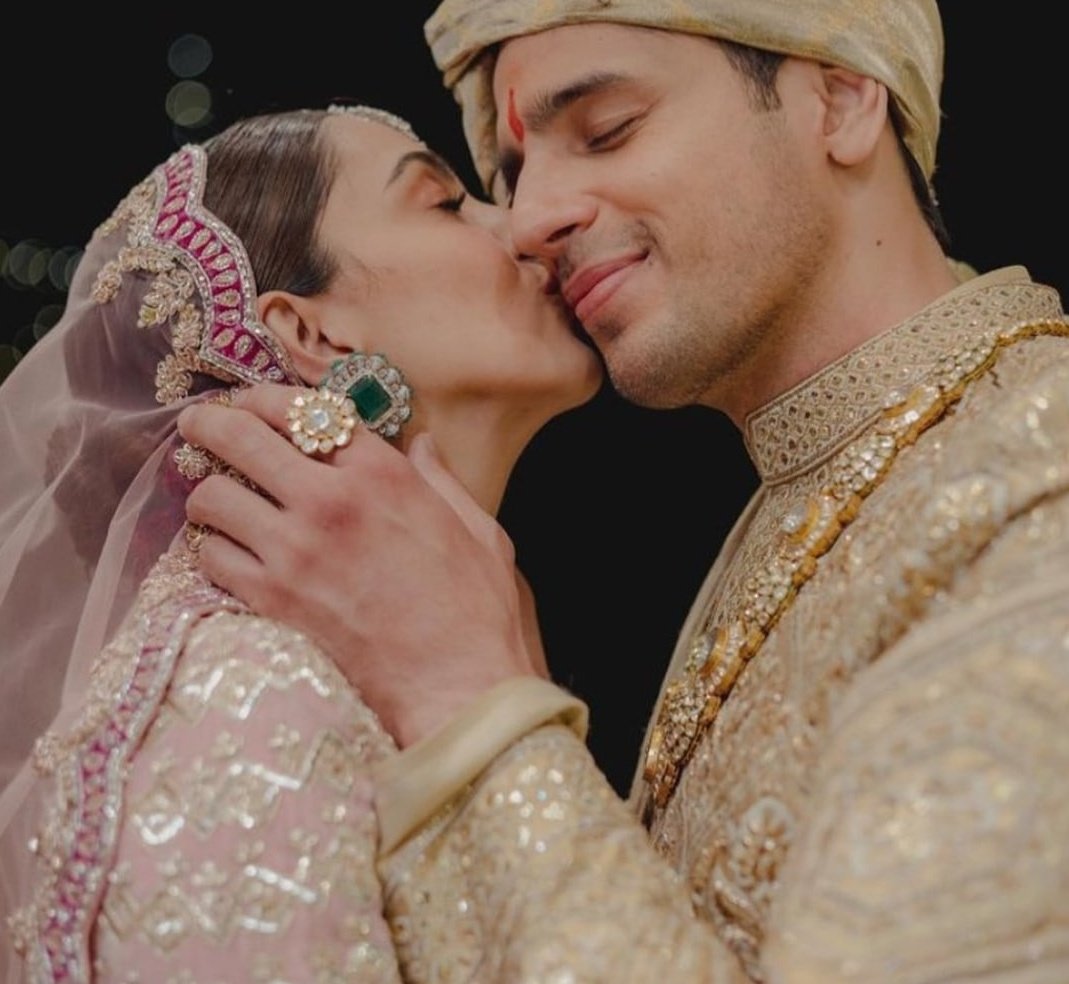Bollywood Model (@bollywoodmodel2) on Twitter photo Couple goal🥰
<a href="/BollywoodModel2/">Bollywood Model</a>
.
.
.
#sidkiara #sidharthmalhotra #sidharthmalhotrafans #kiaraadvani #kiaraadvanifans #sidkiara #weddingday #bollywoodqueen #bollywoodwedding #bollywoodmodel Couple goal🥰
<a href="/BollywoodModel2/">Bollywood Model</a>
.
.
.
#sidkiara #sidharthmalhotra #sidharthmalhotrafans #kiaraadvani #kiaraadvanifans #sidkiara #weddingday #bollywoodqueen #bollywoodwedding #bollywoodmodel