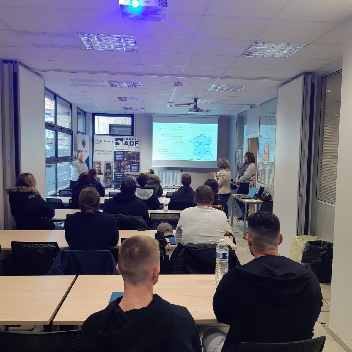 #AvecPoleEmploi Gravelines, découverte des métiers du #nucleaire ce mardi. Merci à la Sté ADF, au GIPNO pour leur présentation des opportunités emploi formation dans cette filière d'avenir <a href="/EDFGravelines/">EDF Gravelines</a> <a href="/EDF_HDF/">EDF Hauts De France</a> <a href="/BertrandRingot/">Bertrand Ringot</a> <a href="/sony_clinquart/">Sony CLINQUART</a> <a href="/GENSric3/">GENS Éric</a> <a href="/FDhersin/">Franck Dhersin</a> <a href="/christophe_p/">Paul CHRISTOPHE</a>