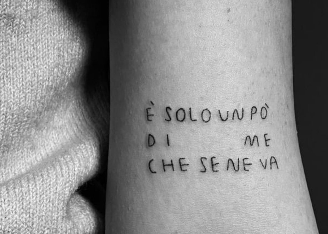 Scheggia_90's tweet photo. Ti guardo e ti vedo già un po'di sbiadito. 

#PensieroDelMattino https://t.co/oE01sX30fA
