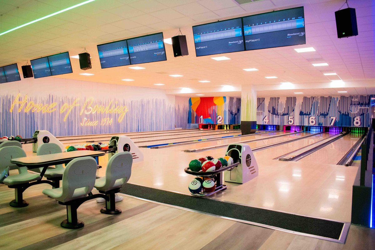 SietePalmasCC's tweet photo. #NuevasActividades7Palmas 🎉 ¡Nueva apertura!🎉 Ya puedes venir a disfrutar de los nuevos locales de #OzoneBowling situados en planta 2 del #CCo7Palmas donde encontrarás una #bolera, máquinas recreativas y simuladores. ¡Te esperamos!🥳
#LasPalmasdeGranCanaria #GranCanaria https://t.co/jLZEr448OP