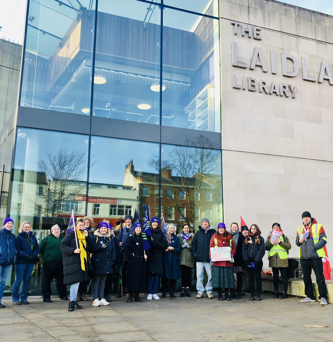 Back out on the picket! The #AngryLibrarians have shut 3 libraries ✊🏻 day 24 of our strike action today! #WereWorthMore #FairPayInHE #uolstrike @UoLUnison