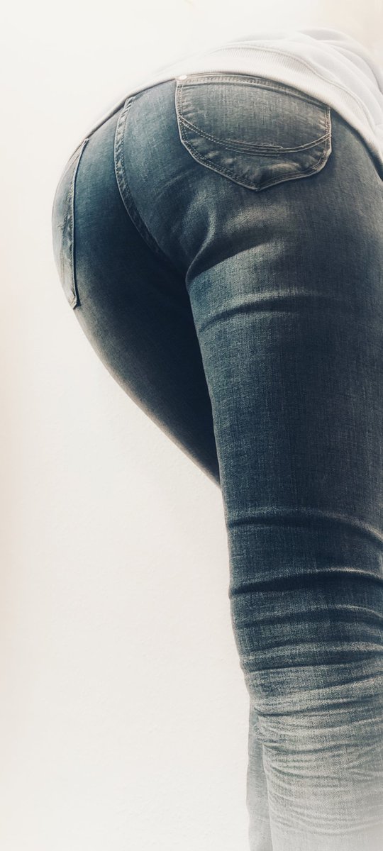 b_yvie's tweet photo. Jeans geht immer
#jeans #arsch #milf #getrageneslips  #booty #fetisch https://t.co/abTUERl83q