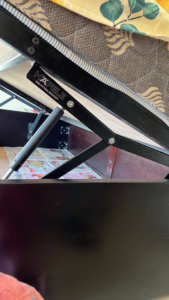 ps_beeboo's tweet photo. @FURLENCO @FurlencoSupport my UNLMTD subscription has items delivered that are damaged. I’ve been chasing multiple times for replacement. Also I wasn’t able to swap my products during cure period. Now I’ve gotten a notification saying UMLMTD is under maintenance till April. https://t.co/sjKd186pt8