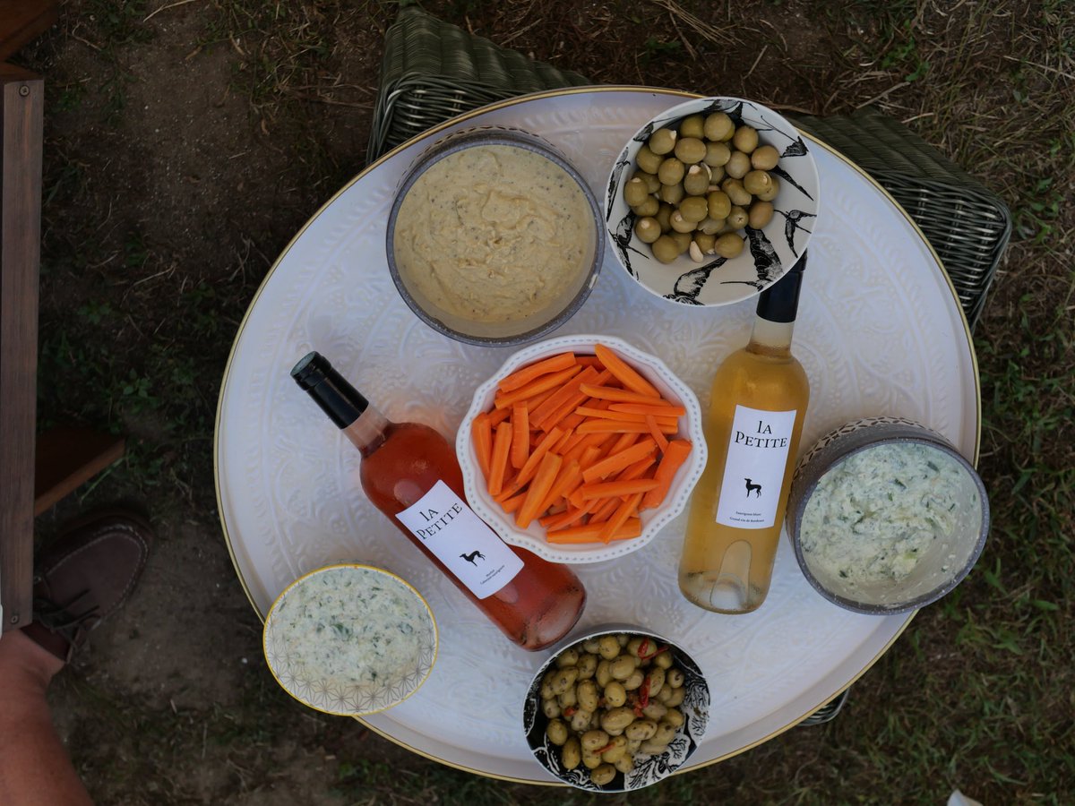 ChlaLevrette's tweet photo. Fraicheur du blanc et du rosé pour l'apéro !
#apéro #aperotime #aperodinatoire #apérodinatoire #winelovers #winetasting #wine #winetime #wineoclock #whitewine #vin #vinblanc #vinblanco #vinblancsec #vinblancbio #vinblancbordeaux #levrier #levrette #vinlevrette #vinlevrier https://t.co/5xeHNNLmdY
