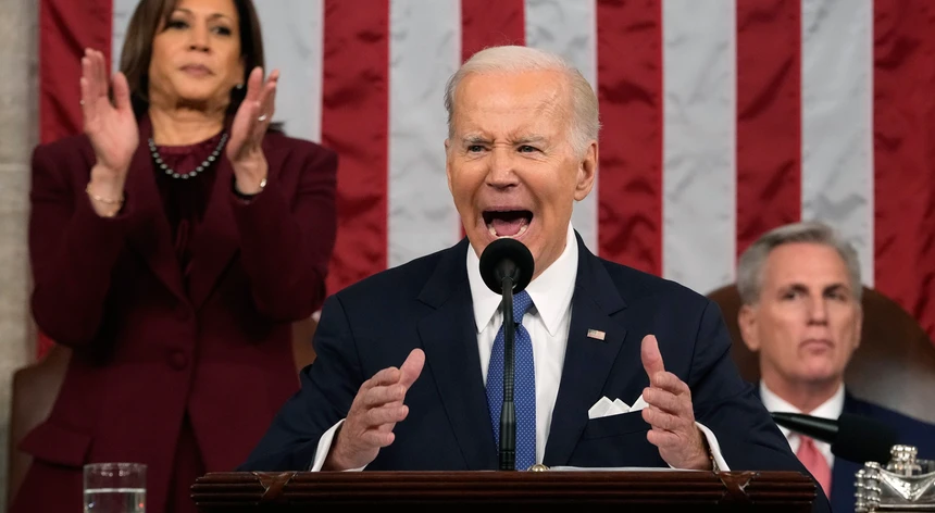 acontece_onde's tweet photo. "Biden assegura apoio à Ucrânia pelo "tempo que for preciso"."
O presidente norte-americano, Joe Biden, afirmou, durante o seu discurso do Estado da União, que continuará a apoiar a Ucrânia pelo "tempo que for preciso", destacando a liderança dos EUA contra a agressão russa.#USA https://t.co/F86PJtNWS0