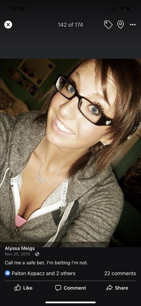 alyssameigs's tweet photo. I’m dying hahaha Brand New lyrics in all of my high school pics 😂 https://t.co/1Px8XWoBmA