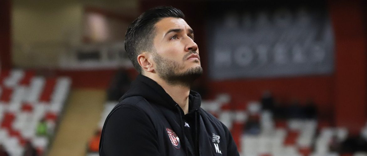 Antalyaspor Futbol Sorumlusu Nuri Şahin, depremzedeler için Ahbap Derneği'ne 1 milyon TL bağışta bulundu.
