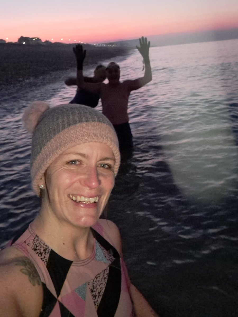 Ravilious's tweet photo. Mornings don't get much better @Torncalf @PirateSuJa #openwaterswimming #coldwaterswim #coldwaterimmersion #coldwaterswimmers 
#seaswim #earlyswim #newday #dawn
#dailydip https://t.co/vBeH8mvV2a