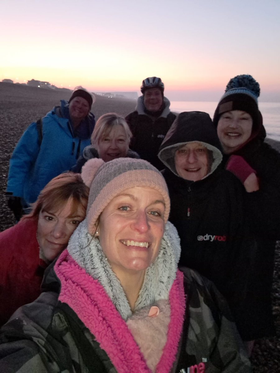 Ravilious's tweet photo. Mornings don't get much better @Torncalf @PirateSuJa #openwaterswimming #coldwaterswim #coldwaterimmersion #coldwaterswimmers 
#seaswim #earlyswim #newday #dawn
#dailydip https://t.co/vBeH8mvV2a