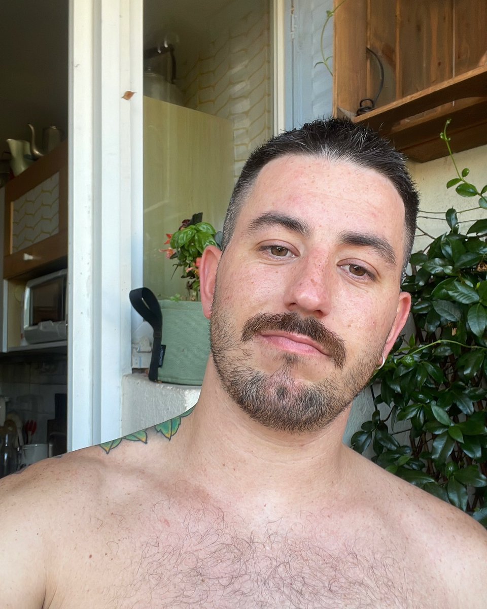 Vivement l’été non ? 🖤❤️
#gay #france #gayfrance #bear