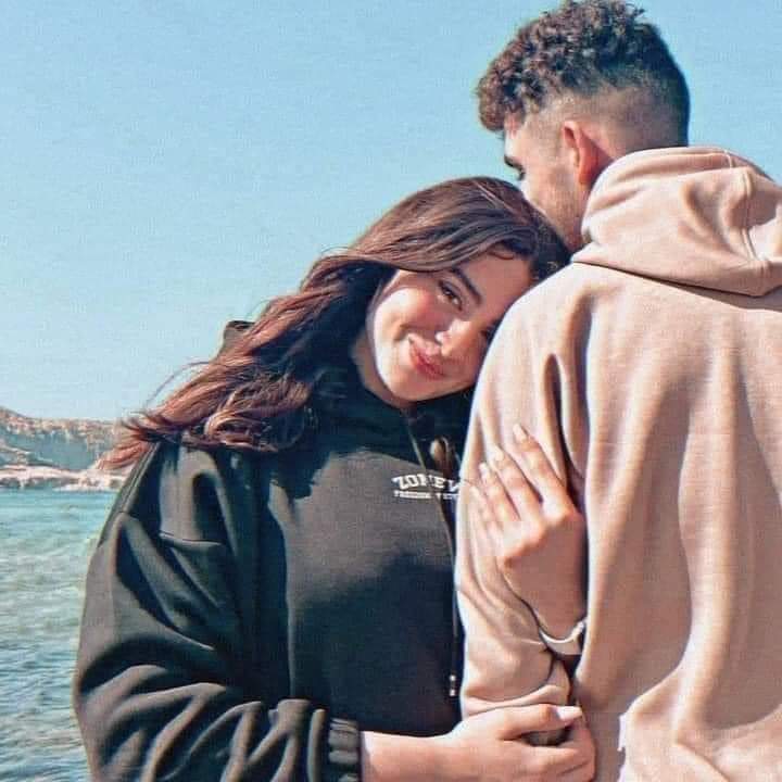 علي فكرة مش كل الناس محتاجة فلوس في ناس محتاجة حب وسند واهتمام
انت محتاج ايه. . . . !!! ♥