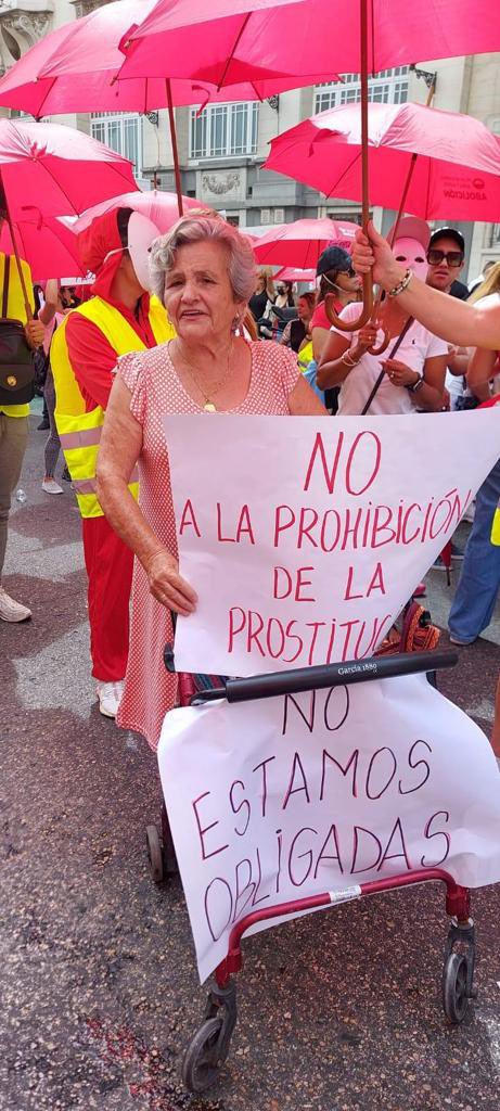 Ellen1621270311's tweet photo. Estas mujeres de las fotos no saben decidir? Porqué llaman ellas al @gpscongreso puritanos o sois peor que Franco, cuando casi todas votamos a ese partido! https://t.co/42IrhNh422