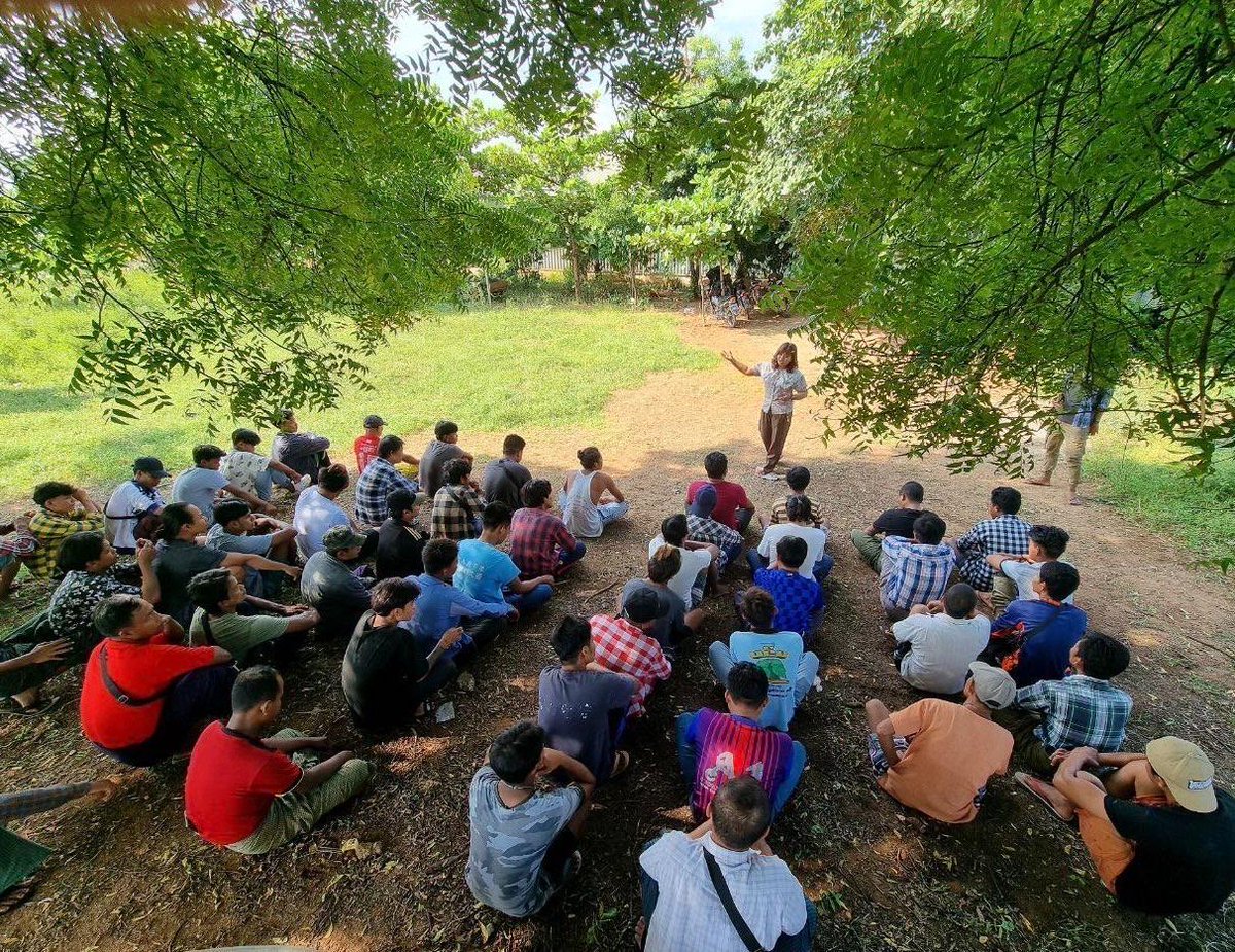 MizzimaNews's tweet photo. မုံရွာ-မန္တလေး တော်လှန်ရေးအင်အားစုများမှ ဆားလင်းကြီးအခြေစိုက် ကာကွယ်ရေးတပ်ဖွဲ့များကို နိုင်ငံရေးသင်တန်းပို့ချ 
===============

https://t.co/UKRxLDDJfD

#mizzima
#ဖက်ဒရယ်ဒီမိုကရေစီ
#MPDF
#ဆားလင်းကြီးမြို့နယ်
#နိုင်ငံရေး https://t.co/NHF3FyVvPL