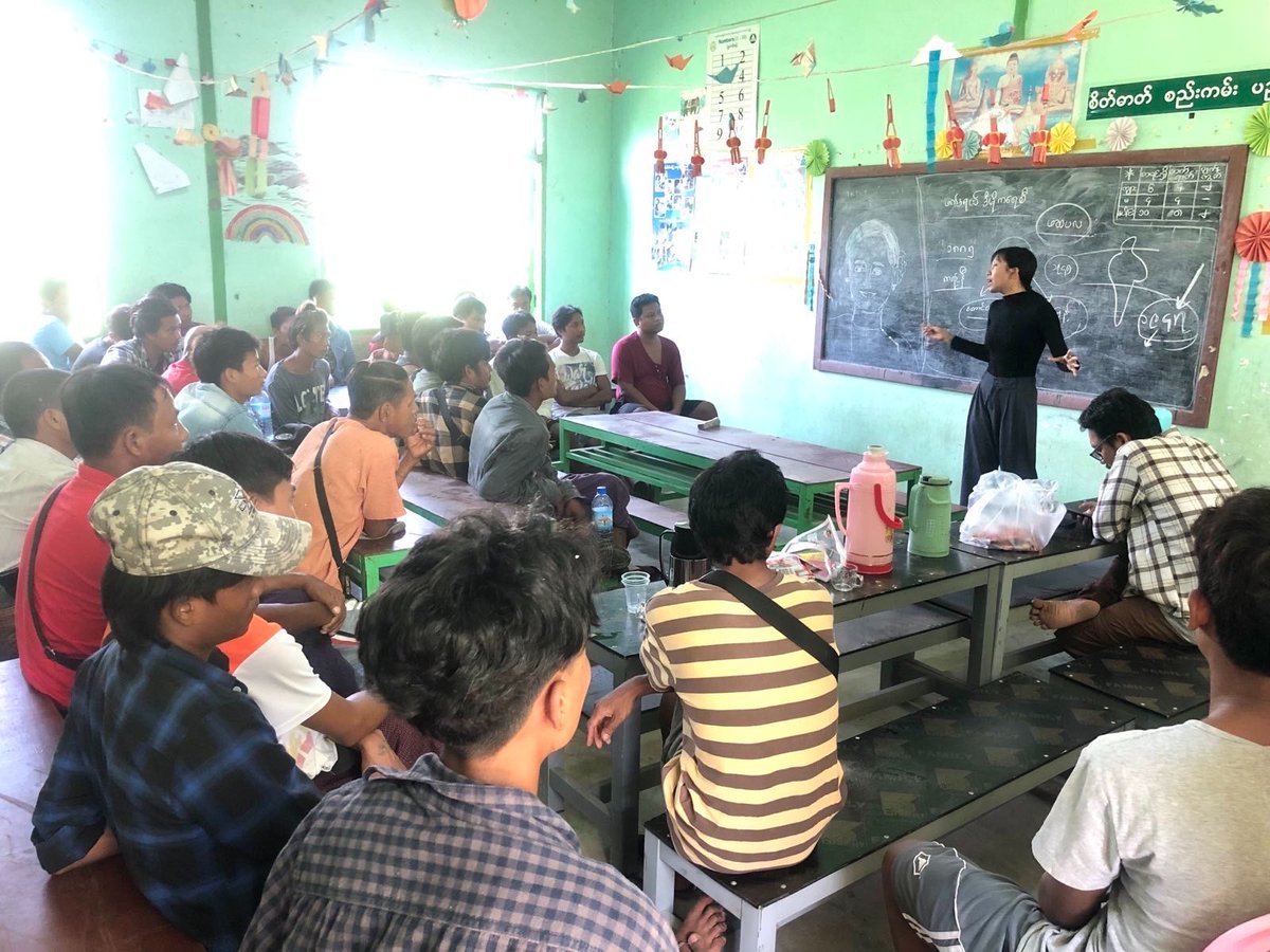 MizzimaNews's tweet photo. မုံရွာ-မန္တလေး တော်လှန်ရေးအင်အားစုများမှ ဆားလင်းကြီးအခြေစိုက် ကာကွယ်ရေးတပ်ဖွဲ့များကို နိုင်ငံရေးသင်တန်းပို့ချ 
===============

https://t.co/UKRxLDDJfD

#mizzima
#ဖက်ဒရယ်ဒီမိုကရေစီ
#MPDF
#ဆားလင်းကြီးမြို့နယ်
#နိုင်ငံရေး https://t.co/NHF3FyVvPL