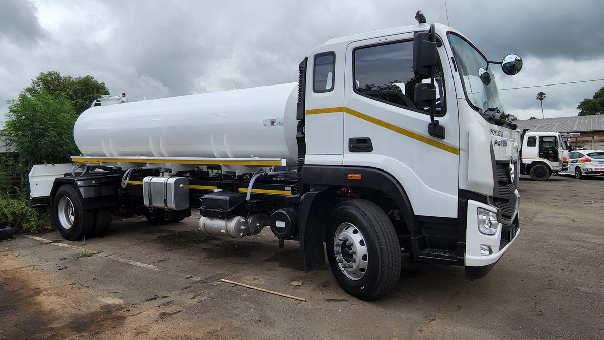 MayorPappas's tweet photo. Welcoming our newest service delivery machine. Intibane, the warthog, is a water tanker dedicated to building roads as well as maintaining the landfill site. 

To date we have added over R20 million worth of equipment to our fleet. https://t.co/u6JKZH6VlB