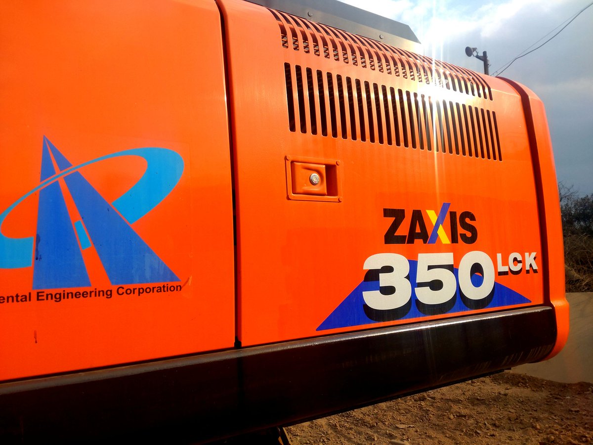 lotuswhite20's tweet image. ZX330に、タグチの首振りグラスパー（油圧式）を装着〜✨
ゴツくてカッコいい👍

#ZX330
#日立建機
#TAGUCHI