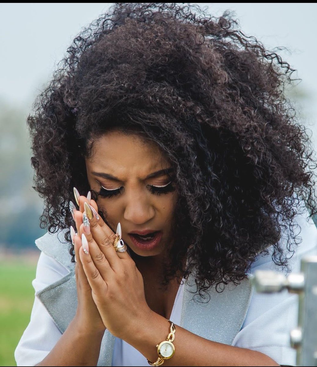 #womencrushwednesday Multi award winning musician <a href="/AmmaraBrown/">AMMARA</a> she began learning mbira and piano when she was nine years old. She made her first demo song at 13 prompting her to join her father's band, The Storm. In 2010, performed at the FIFA Soccer World Cup in South Africa