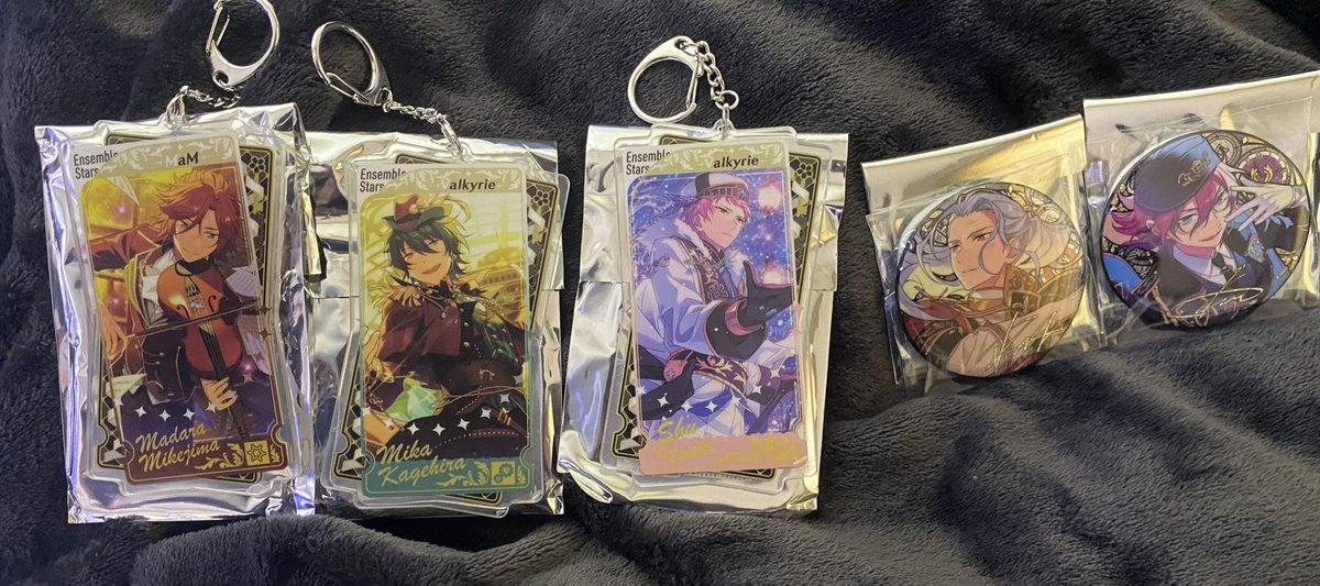 [Rt=💜]

중스타 중복굿즈 판매합니다.
전부 운미포 가격입니다.

중스타 양면 아크릴 마다라 ▶️ 1.0
중스타 양면 아크릴 미카&amp;슈 ▶️ 2.0

중스타 시광 화창 캔뱃지 나기사&amp;이바라 ▶️1.2

#앙스타장터