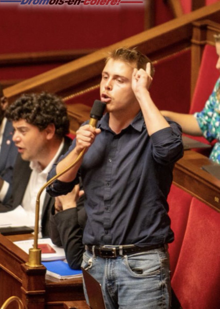 Bruno_Attal_'s tweet photo. Je ne sais pas ce qu’il y a de plus crasse chez le député dealer @LouisBoyard .
Ses pensées?
Ses baskets ?
Son pantalon ?
#BoyardCrasse https://t.co/fhySerqWES