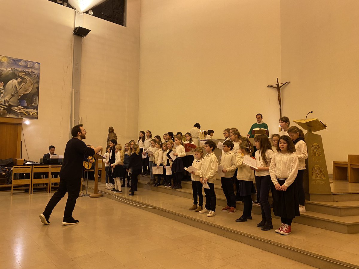 Pop louange a donné de la voix hier à l'occasion de la messe des familles. Les voix s'ajustent de mieux en mieux. Merci à vous les enfants! 🎶🎵🎤
