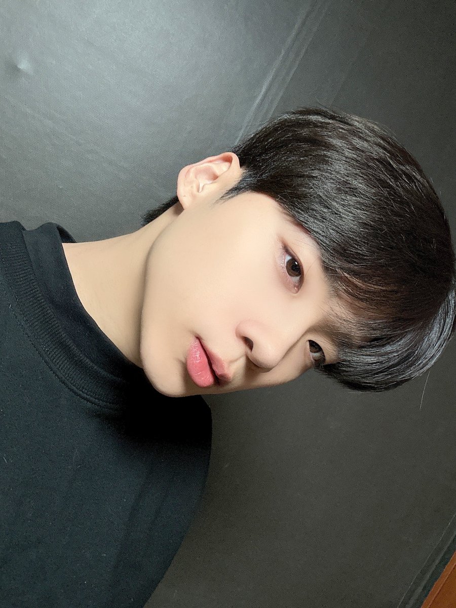 cnjeeh's tweet photo. [FC] 🦊 : Gems!! 💎

I cut my hair hehe 😚
I'm here to show you😉 Have a good day today ♥️

Ps. I can't wait to see you, Gem 😢

#MCND_Trans @McndOfficial_ https://t.co/mv7dXTEMYQ