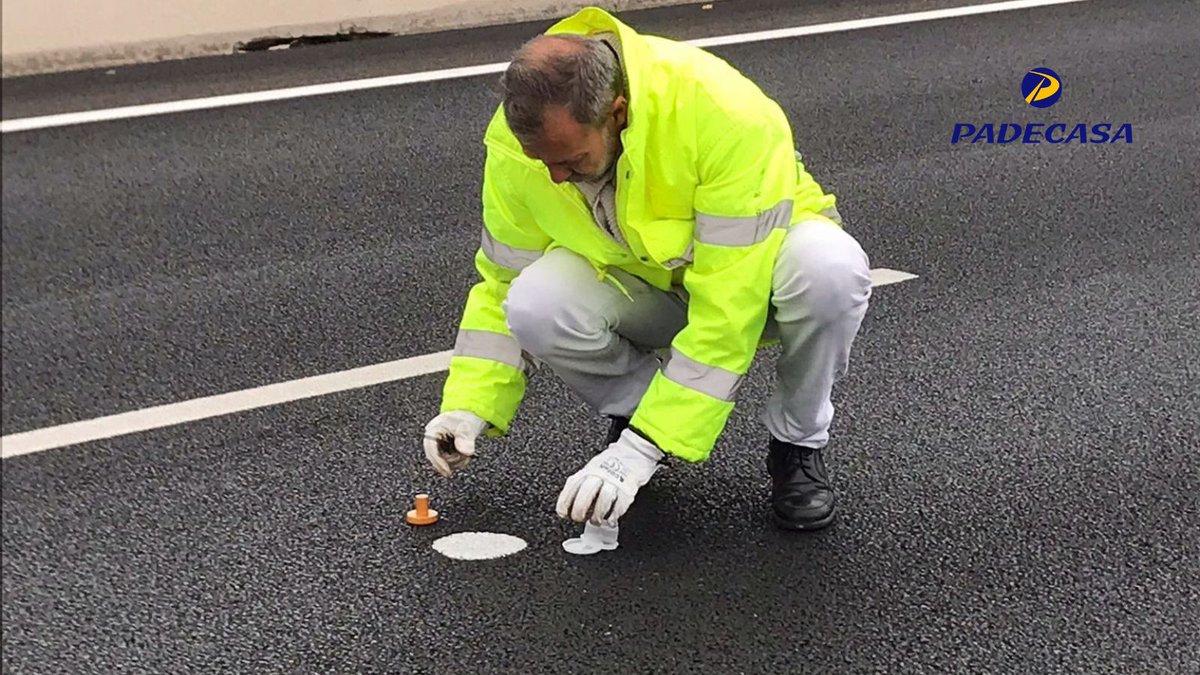PADECASA's tweet photo. 📸 Compartimos imagenes de un tramo experimental con mezclas AUTL realizado con el sistema #TRASUTRA.
👷 A lo largo de esta jornada, nuestros equipos trabajaban para valorar la macrotextura y adherencia entre capas. https://t.co/FNochGZoXi