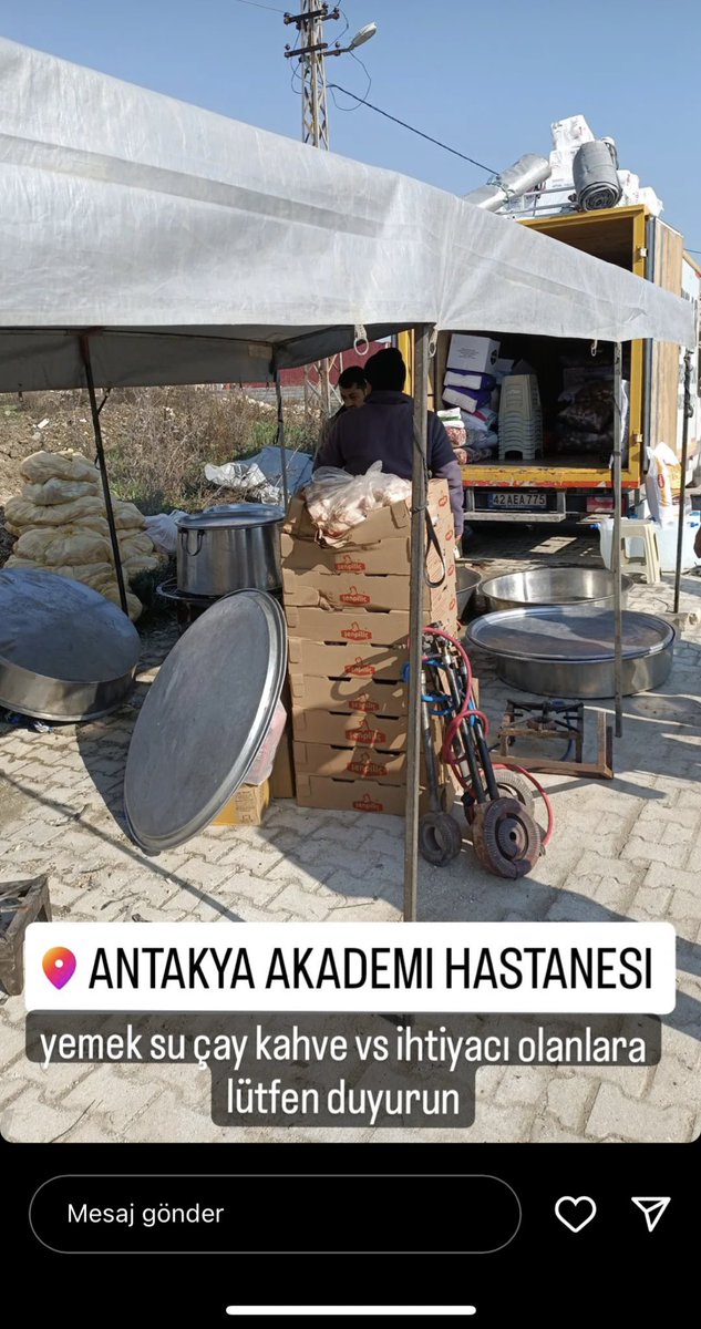 Akademi hastanesinin oraya erzak ve su yardımı yapılıyor. Yapan kişi arkadaşım, kesin bilgi yayalım. #hatayyardimbekliyor #Hatay <a href="/haluklevent/">Haluk Levent ( Ahbap Ekibi )</a> <a href="/mehmettaligumus/">Mehmet Ali Gümüş</a> <a href="/OguzhanUgur/">Oğuzhan Uğur</a> <a href="/AFADHatay/">AFAD HATAY</a> <a href="/ifkoparan/">Youtube: Fatih Koparan ÇİN'de</a>