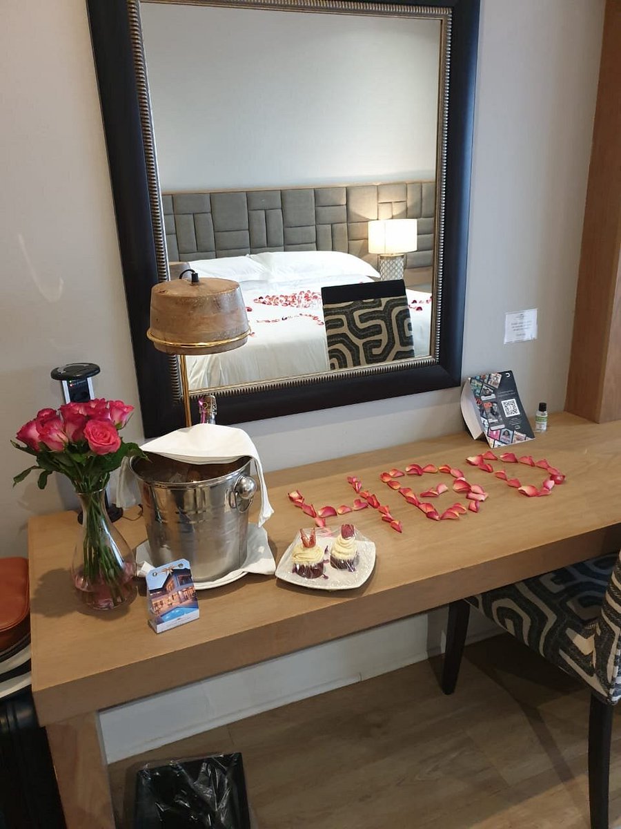 EndlessH_Hotel's tweet photo. "Every single evening the property made my parents time special - it was to celebrate my mums birthday and her retirement from teaching. They went out of their way with generosity, kindness and personalisation. My mum loved that they made time to sing her a happy birthday song!” https://t.co/f9zLmXb4NE