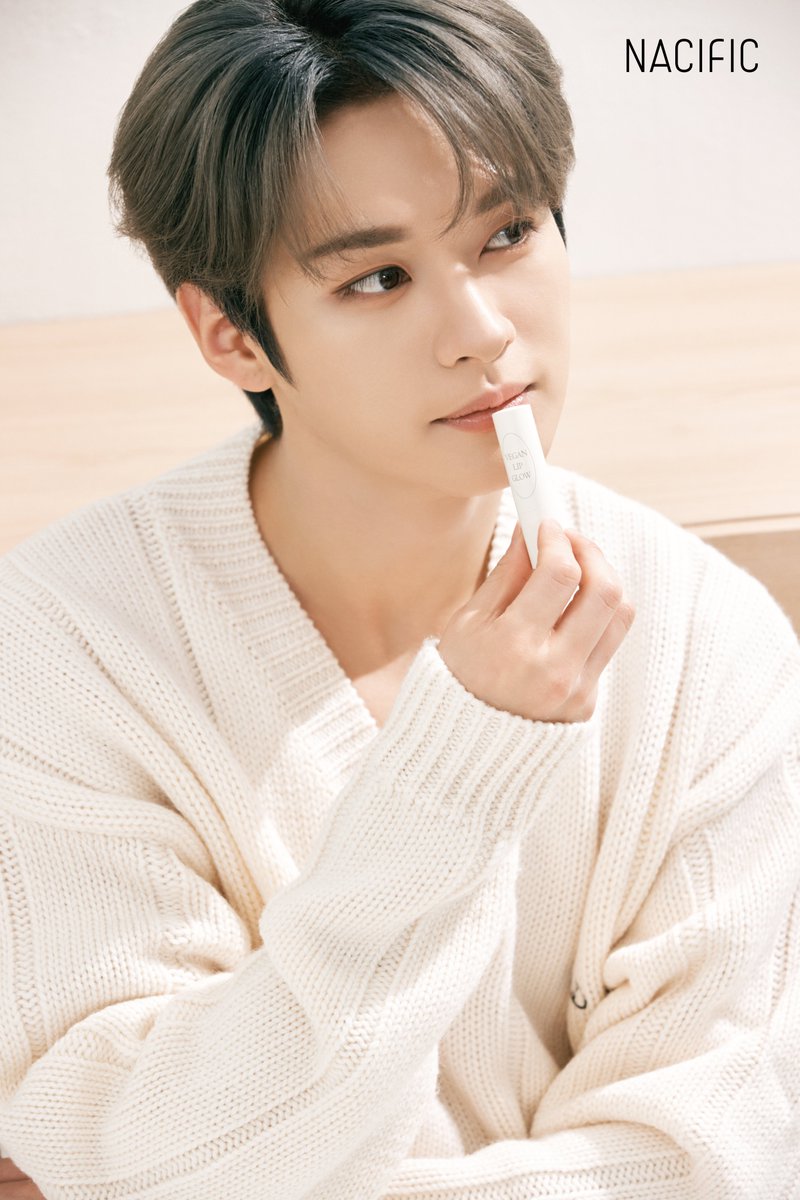 KrNacific's tweet photo. 𝗡𝗔𝗖𝗜𝗙𝗜𝗖 𝗫 𝗦𝘁𝗿𝗮𝘆 𝗞𝗶𝗱𝘀

리노's PICK  

틴티드 발색으로 자연스러운 생기를 부여해주는
네시픽 비건 립 글로우 🌿

#네시픽 #스트레이키즈 #리노 #비건립글로우
#nacific #StrayKids #LeeKnow #lipglow https://t.co/JctvULvUGq