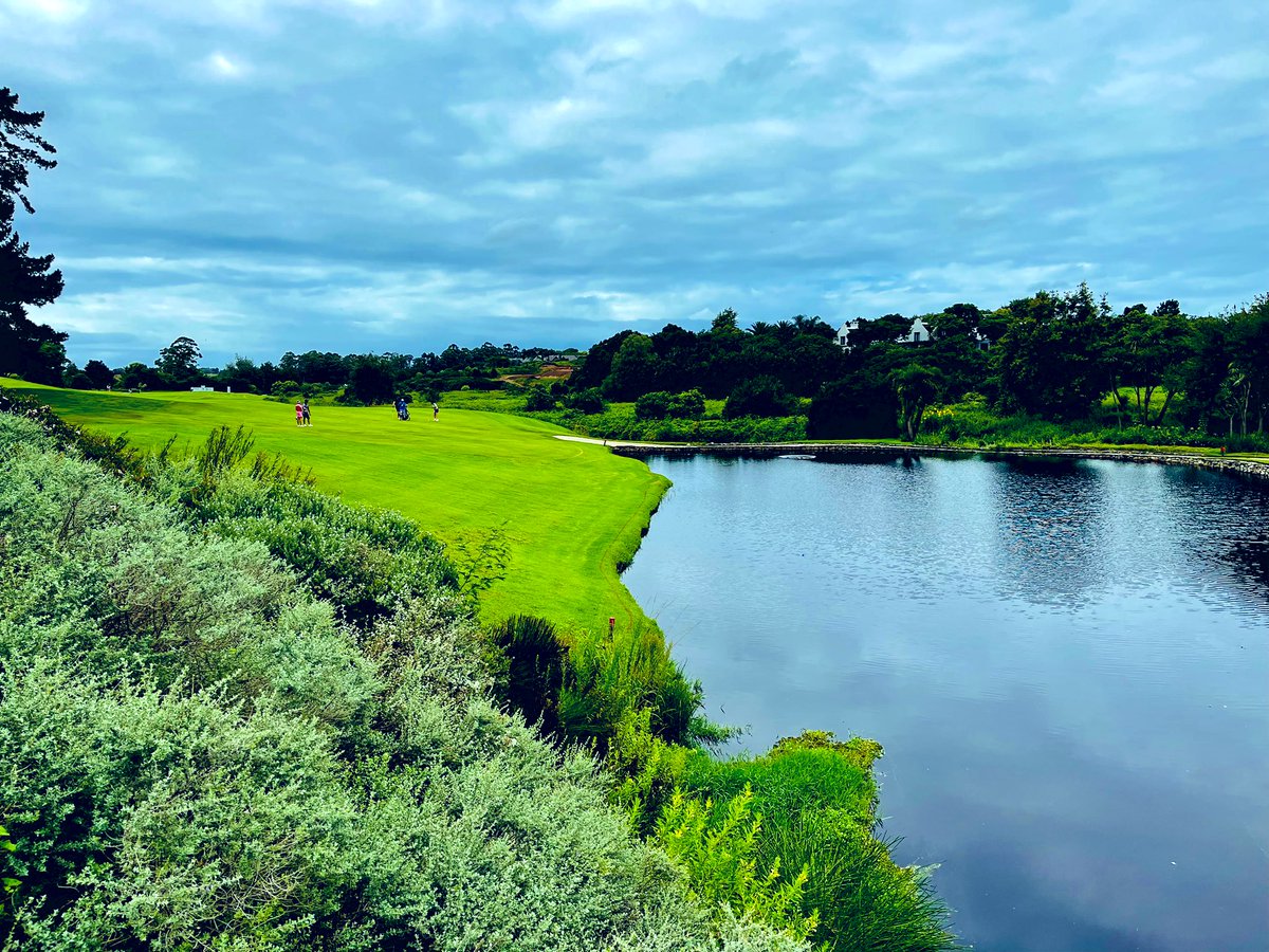 derekalberts1's tweet photo. Montagu at @FANCOURTSA showing off ahead of the @Sunshine_Tour #DiDataProAm https://t.co/bcqpnbySi1
